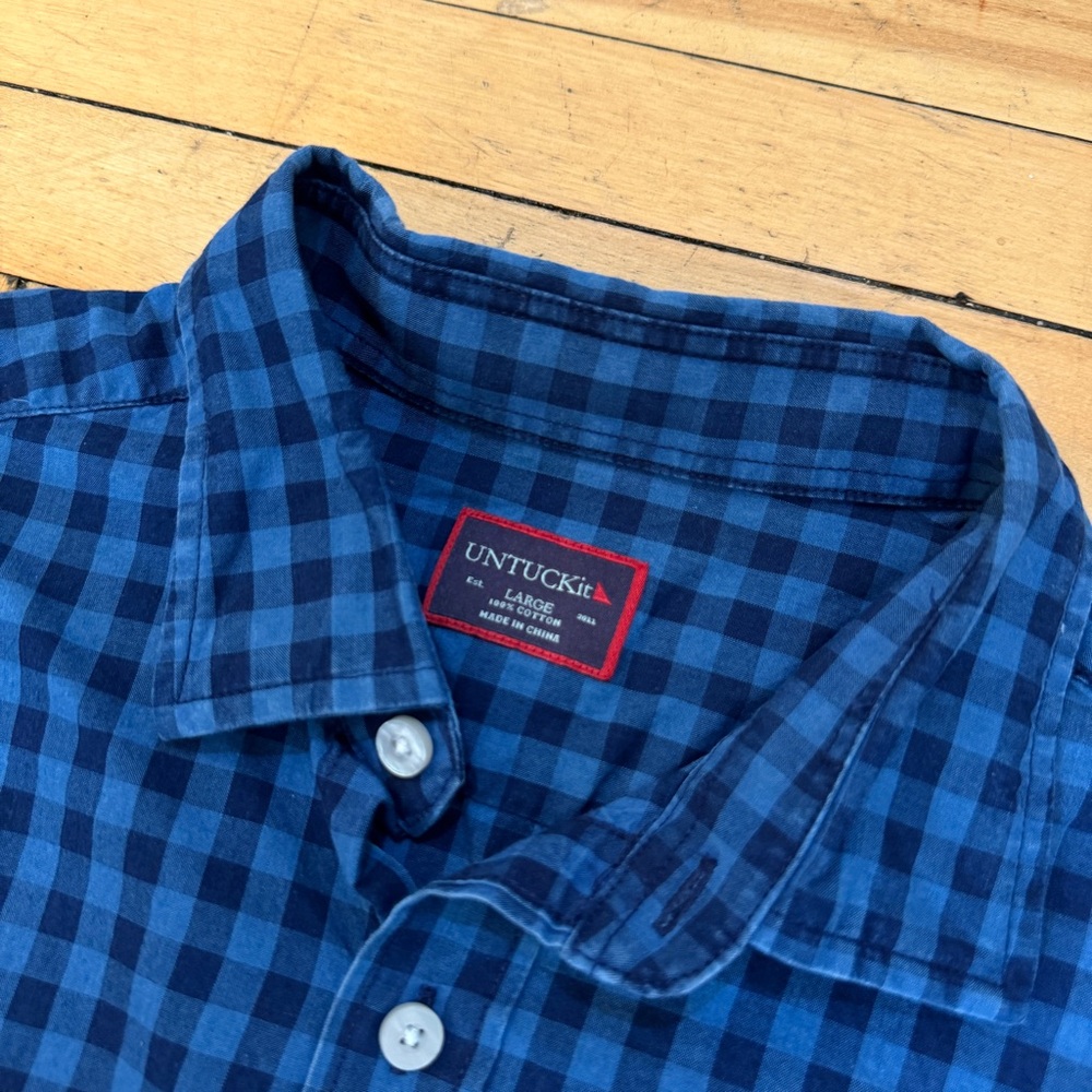 UNTUCKit Men’s Large checkered button down